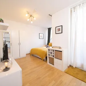 Studio Shiny - Zentral Mit Balkon - Messe - Küche , Neuss Deutschland